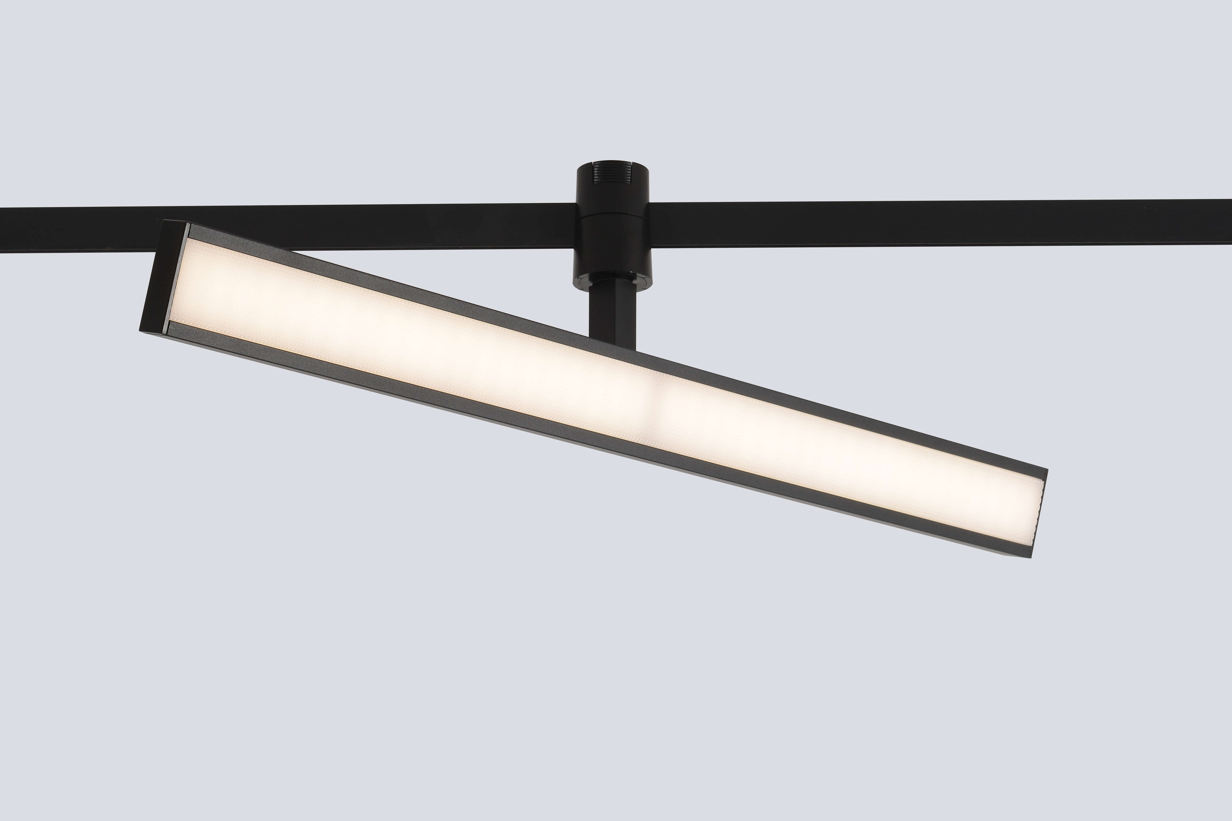 Светильник трековый для гибкой магнитной системы crystal lux clt 0.37 001 18w bl smart